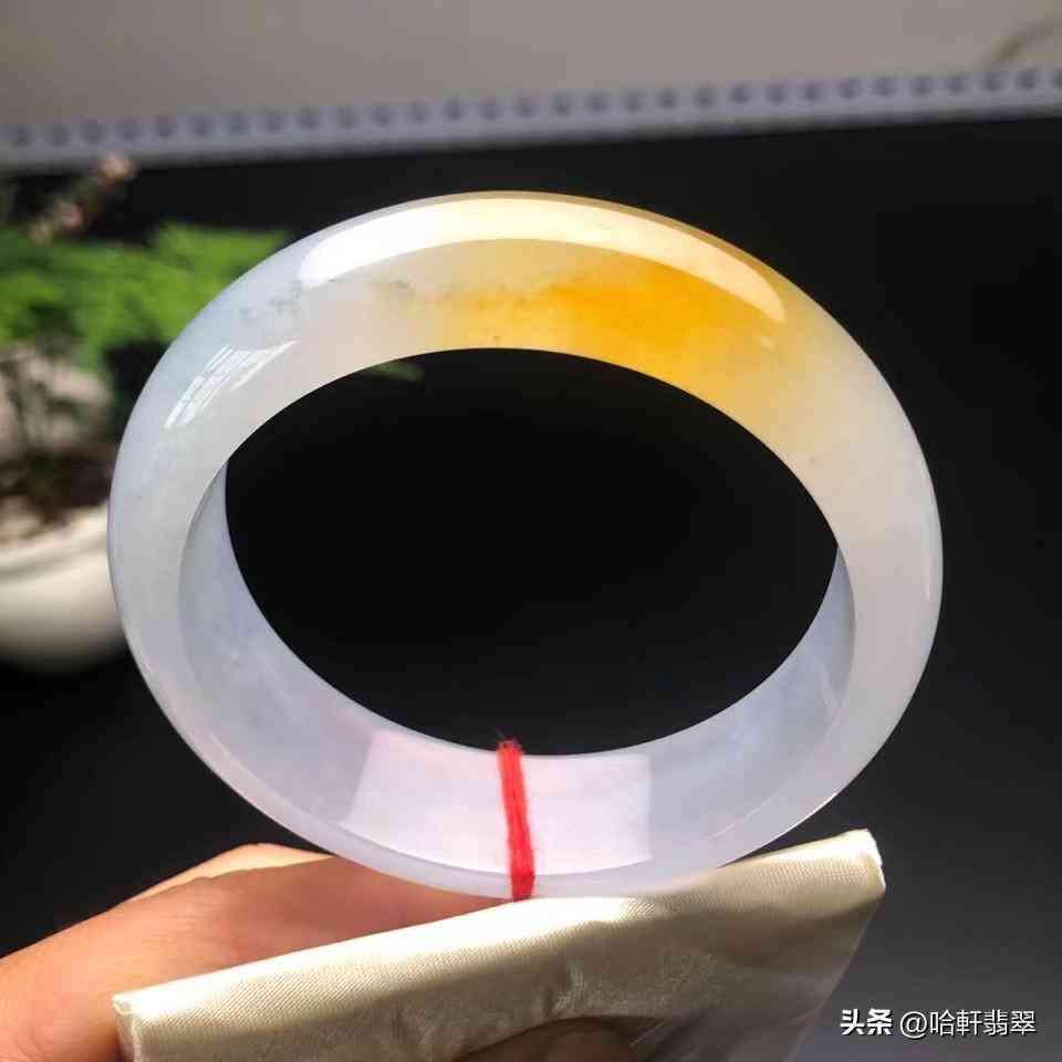 冰种翡翠手镯一般多少钱(冰种翡翠手镯一般多少钱一克)插图4
