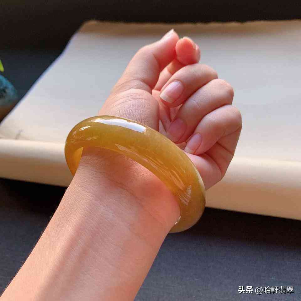 冰种翡翠手镯一般多少钱(冰种翡翠手镯一般多少钱一克)插图5