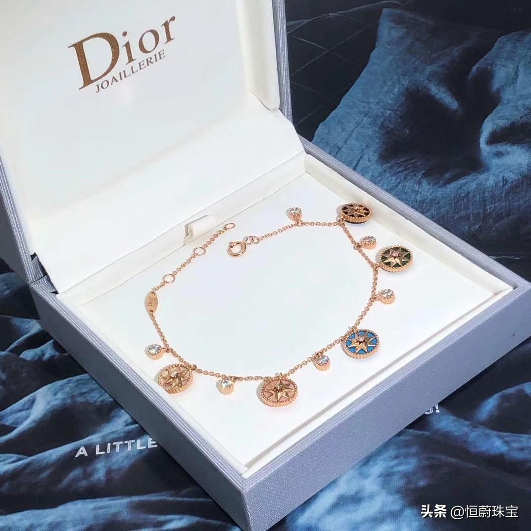 奢侈品手链品牌排行榜前十名(奢侈品手链图片大全)插图9 奢侈品手链品牌排行榜前十名(奢侈品手链图片大全)插图9