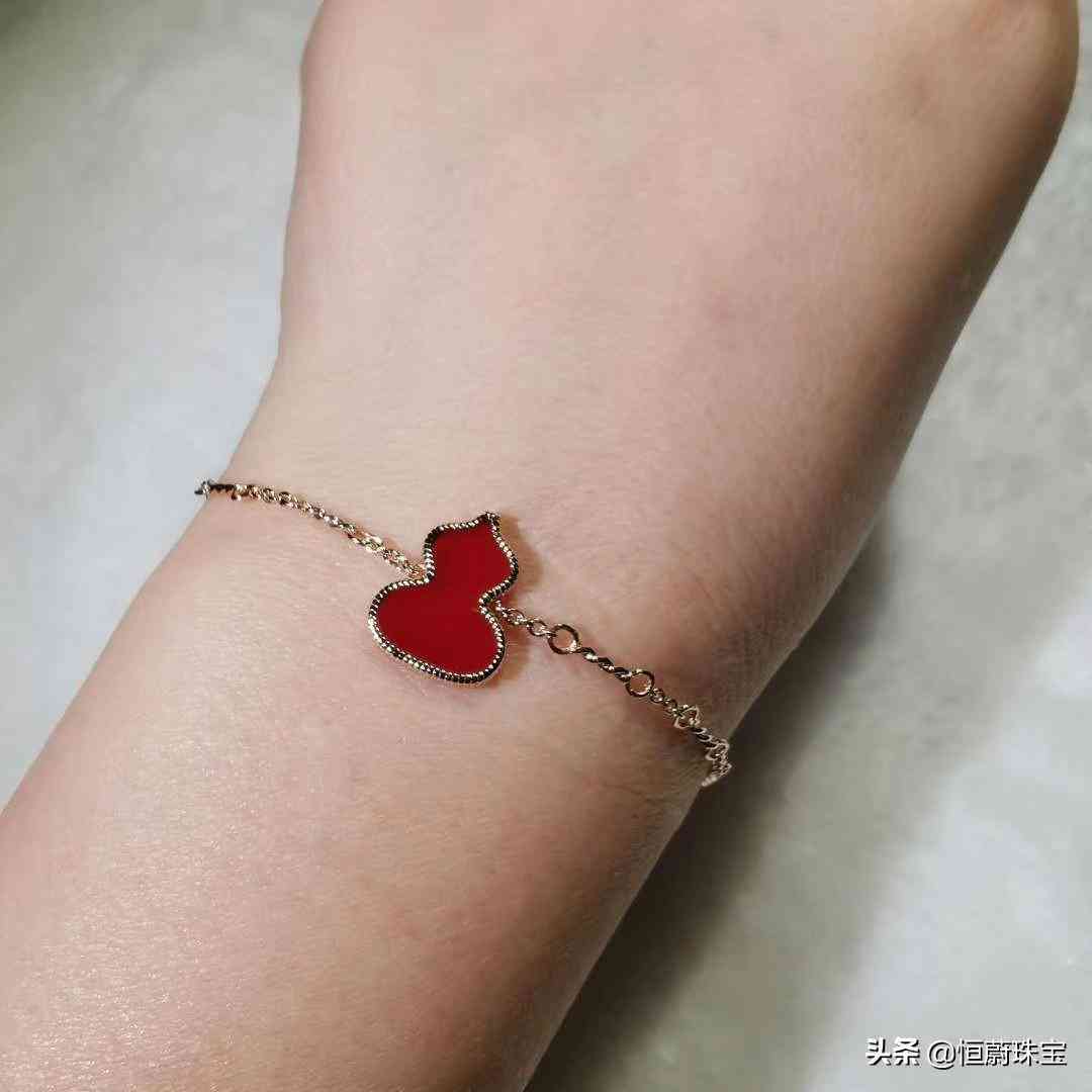 奢侈品手链品牌排行榜前十名(奢侈品手链图片大全)插图13 奢侈品手链品牌排行榜前十名(奢侈品手链图片大全)插图13