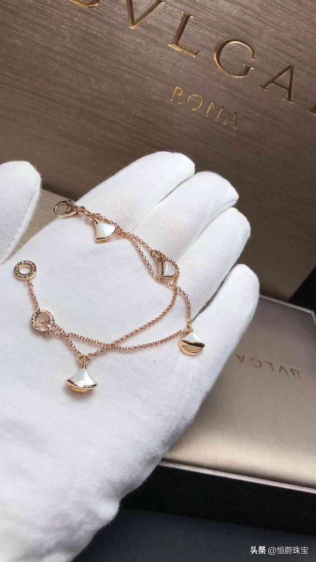 奢侈品手链品牌排行榜前十名(奢侈品手链图片大全)插图18 奢侈品手链品牌排行榜前十名(奢侈品手链图片大全)插图18