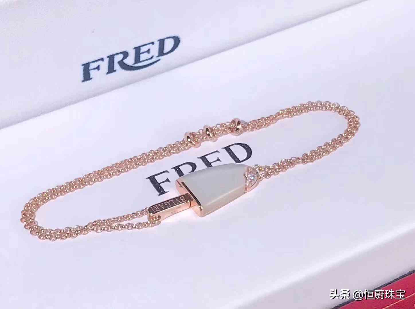 奢侈品手链品牌排行榜前十名(奢侈品手链图片大全)插图21 奢侈品手链品牌排行榜前十名(奢侈品手链图片大全)插图21