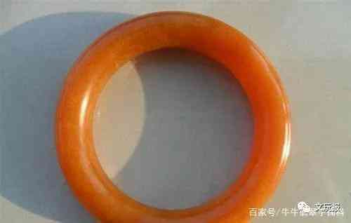 翡翠镯子飘黄好不好(翡翠镯子飘黄好不好)插图1