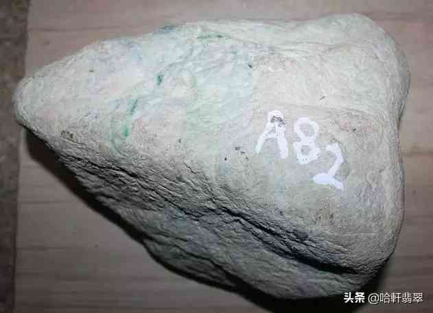 翡翠原石和翡翠毛料有什么区别(翡翠原石和翡翠毛料有什么区别图片)插图1