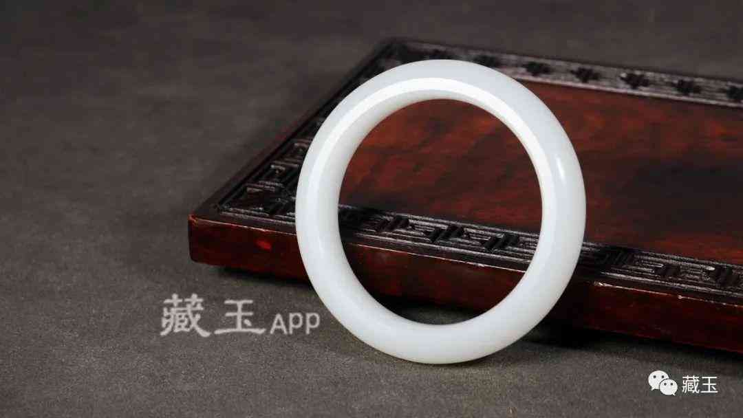 和田玉手镯价格一般在多少钱(和田玉手镯价格一般在多少钱左右)