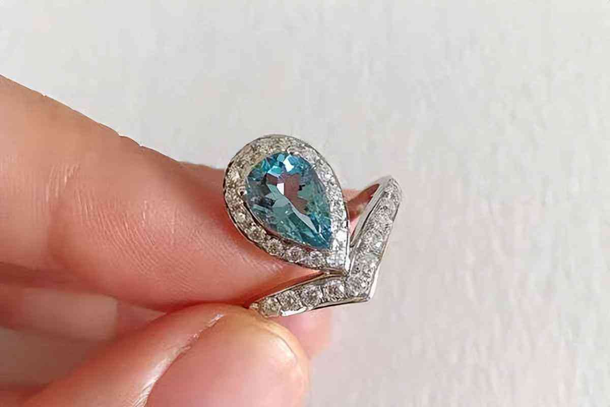 钻戒的牌子比较有名的有哪些(钻戒的牌子比较有名的有哪些款式)插图8