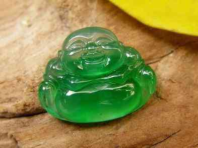 玉和翡翠哪个好(玉和翡翠哪个好翡翠和玉哪个好)