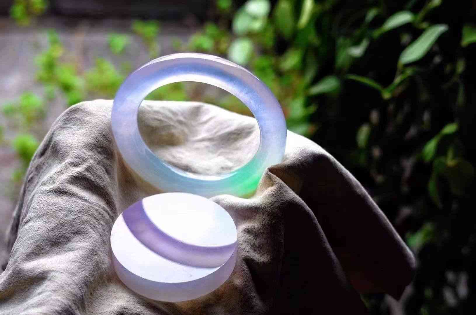 不懂翡翠该怎么买手镯(买翡翠到哪个平台买正规)插图3