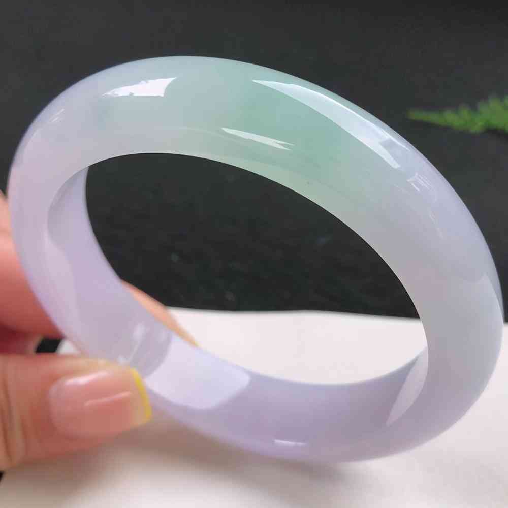 不懂翡翠该怎么买手镯(买翡翠到哪个平台买正规)插图4