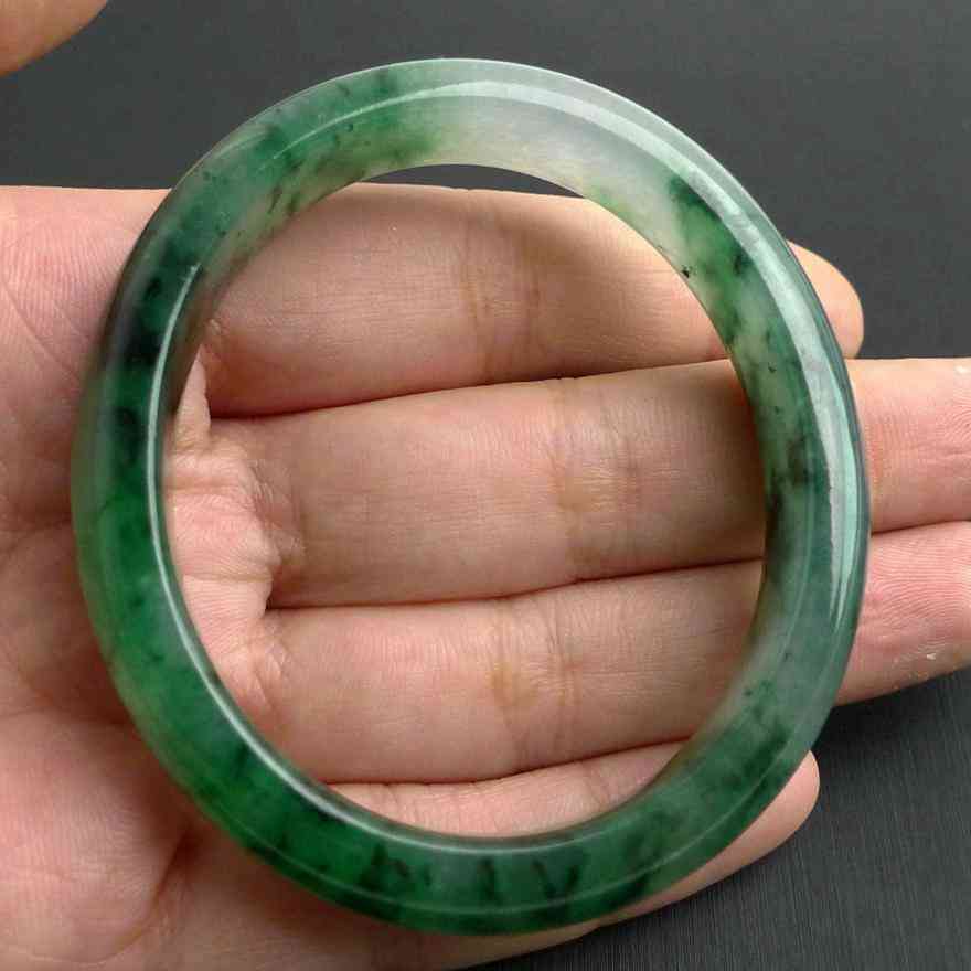 不懂翡翠该怎么买手镯(买翡翠到哪个平台买正规)插图5