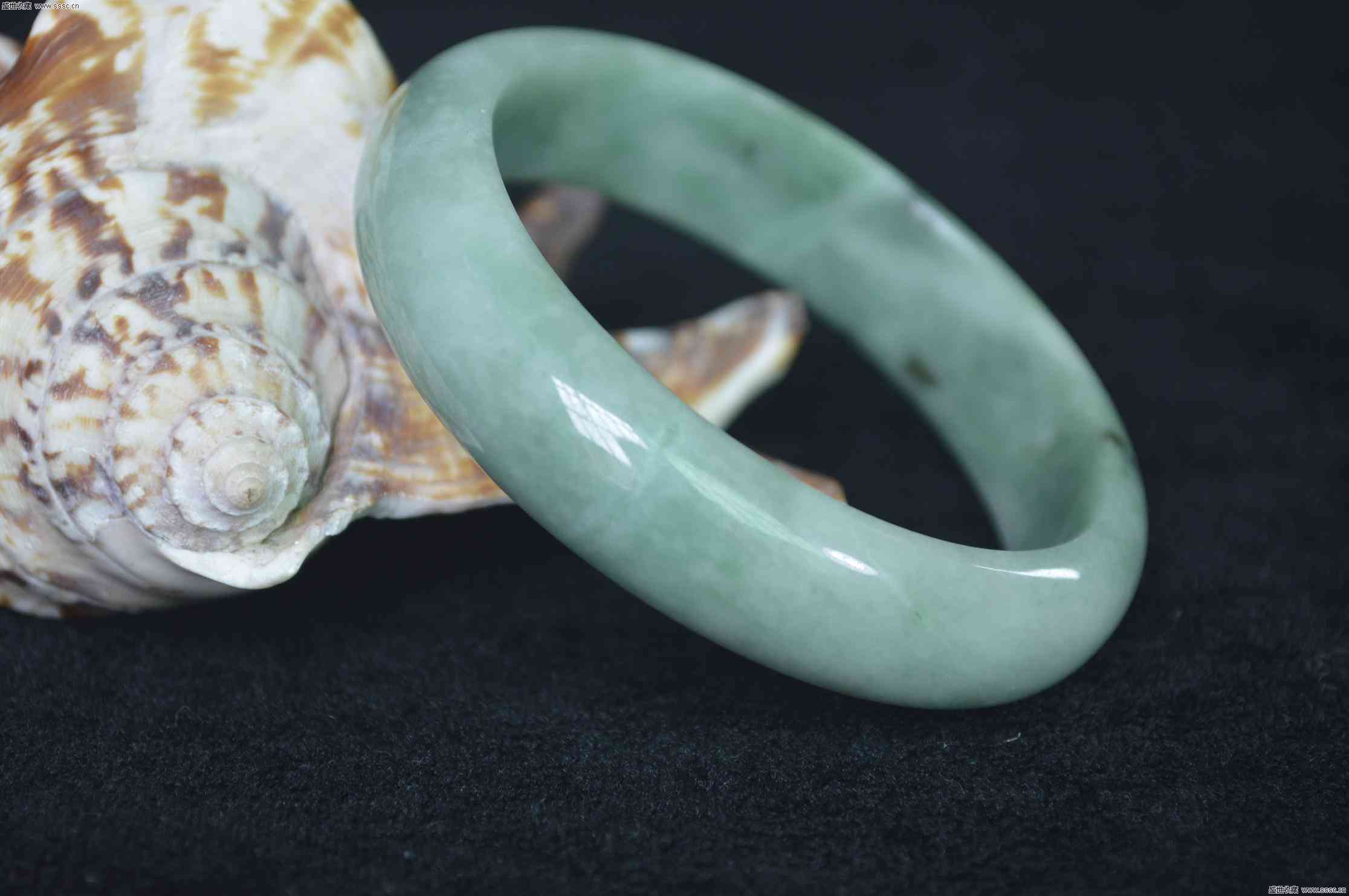 不懂翡翠该怎么买手镯(买翡翠到哪个平台买正规)插图9