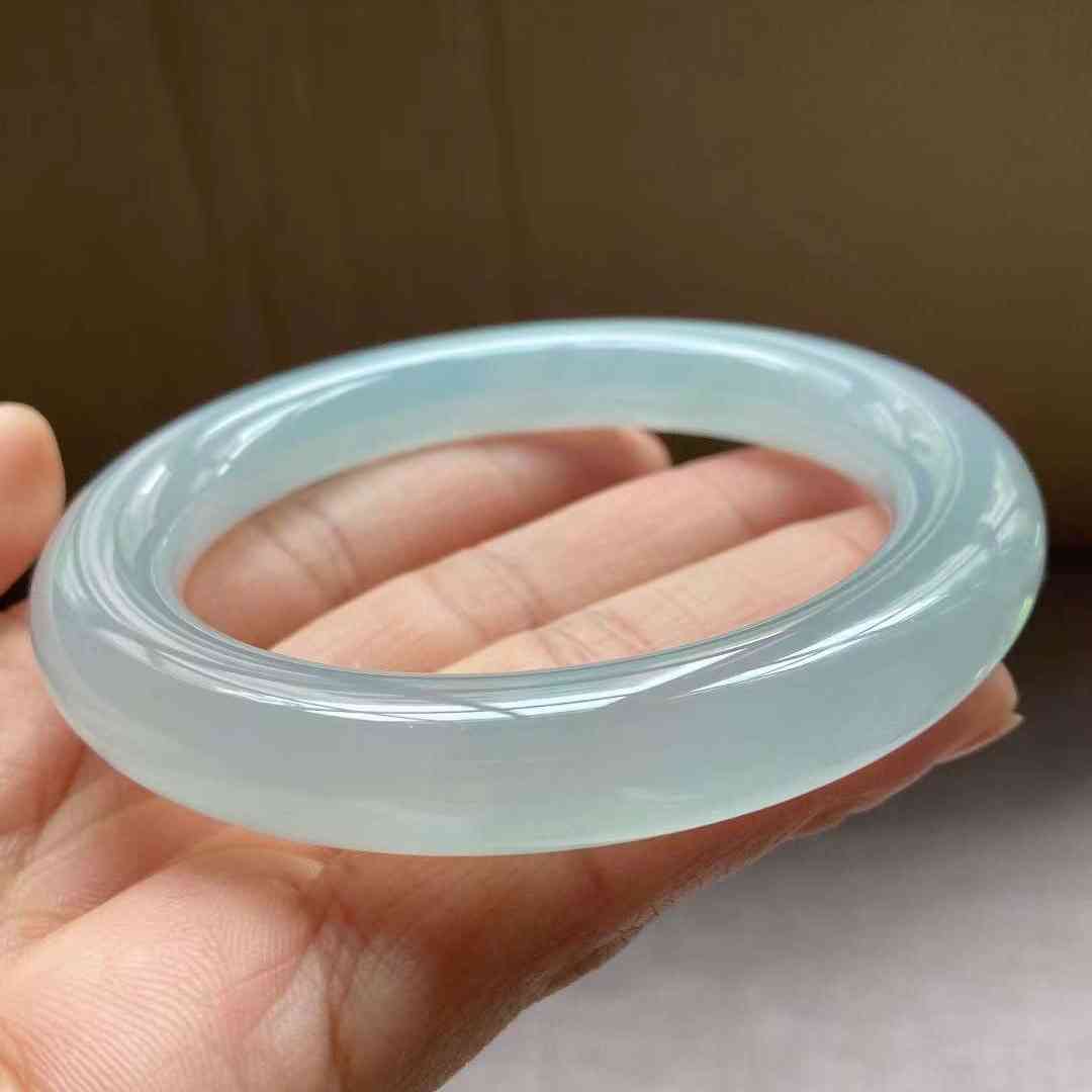 不懂翡翠该怎么买手镯(买翡翠到哪个平台买正规)插图11