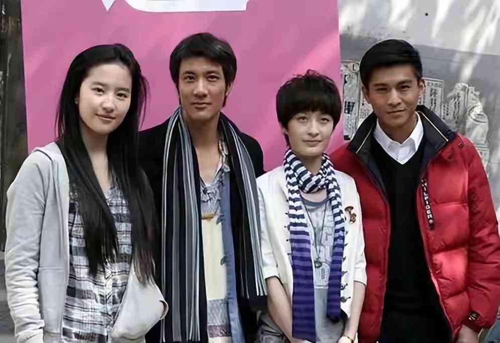 蒂芙尼十字架项链(蒂芙尼十字架项链金)插图9