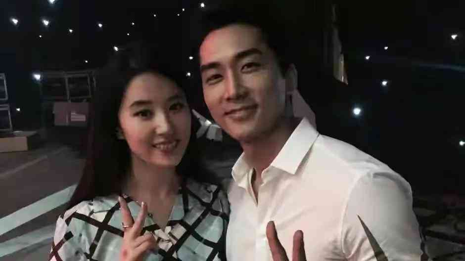 蒂芙尼十字架项链(蒂芙尼十字架项链金)插图17