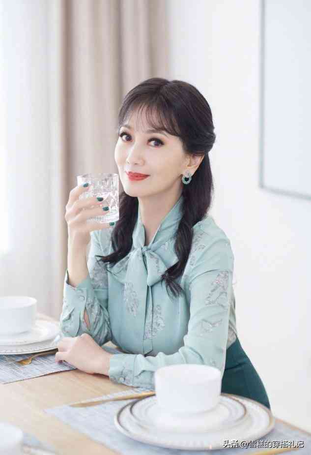 女人戴红宝石还是蓝宝石(女人戴红宝石还是蓝宝石比较好)插图9 女人戴红宝石还是蓝宝石(女人戴红宝石还是蓝宝石比较好)插图9