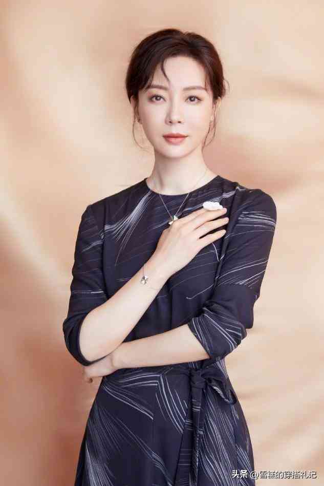 女人戴红宝石还是蓝宝石(女人戴红宝石还是蓝宝石比较好)插图14 女人戴红宝石还是蓝宝石(女人戴红宝石还是蓝宝石比较好)插图14