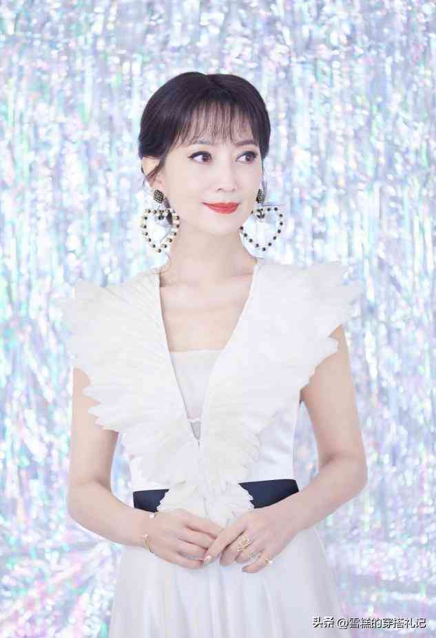 女人戴红宝石还是蓝宝石(女人戴红宝石还是蓝宝石比较好)插图18 女人戴红宝石还是蓝宝石(女人戴红宝石还是蓝宝石比较好)插图18