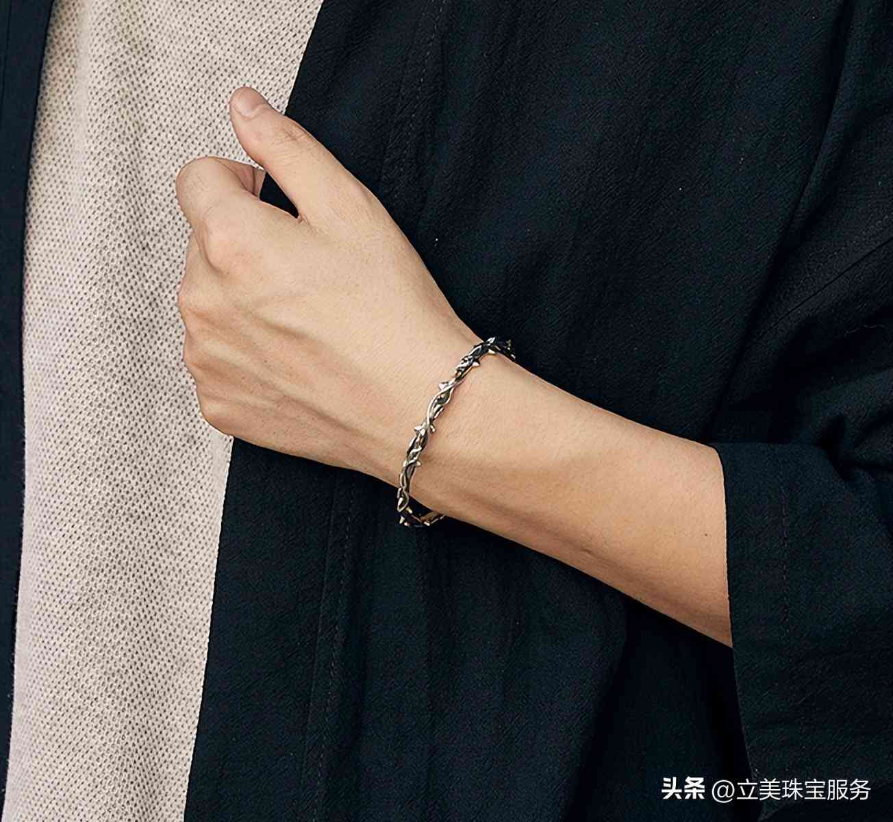 银镯子戴哪只手(银镯子戴哪只手好一点)