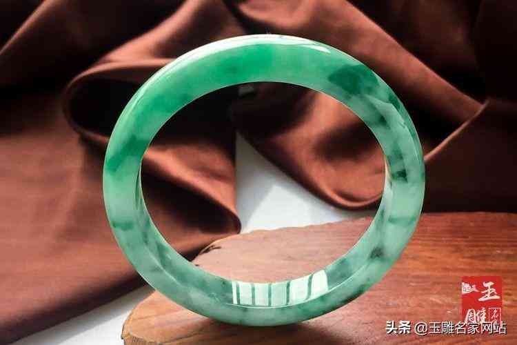 玉镯鉴别最简单方法(翡翠鉴别最简单方法水泡)插图3