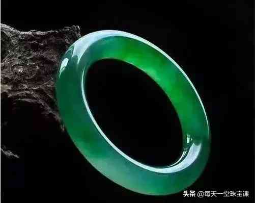 翡翠三种最忌讳(翡翠三种最忌讳的颜色)插图3