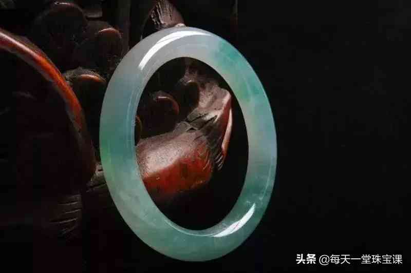 翡翠三种最忌讳(翡翠三种最忌讳的颜色)插图4