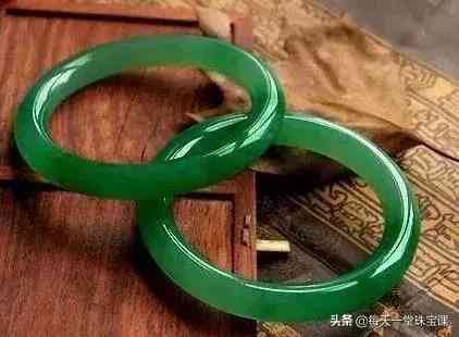 翡翠三种最忌讳(翡翠三种最忌讳的颜色)插图21