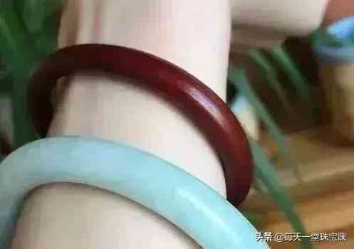 翡翠三种最忌讳(翡翠三种最忌讳的颜色)插图24