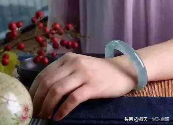 翡翠三种最忌讳(翡翠三种最忌讳的颜色)插图29