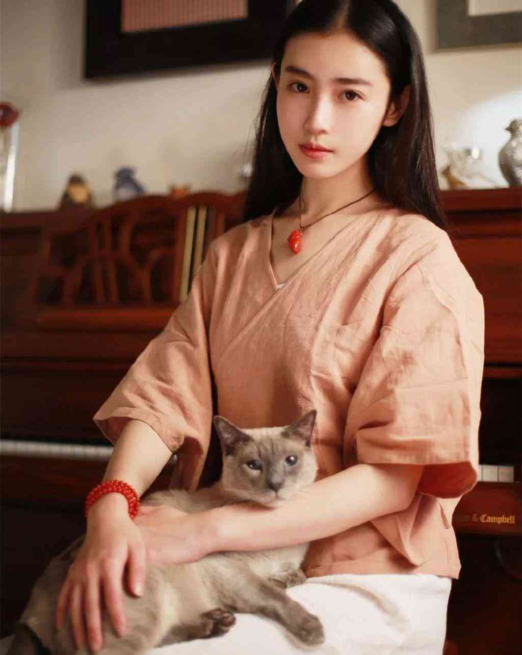 女士带南红手串的好处(女士带南红手串的禁忌)插图1