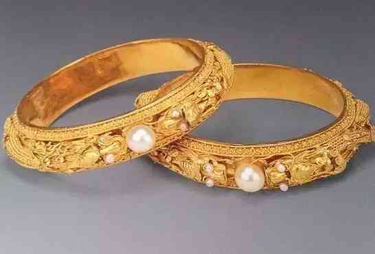 贵妃镯什么人不宜戴(贵妃镯什么人不宜戴手上)插图2