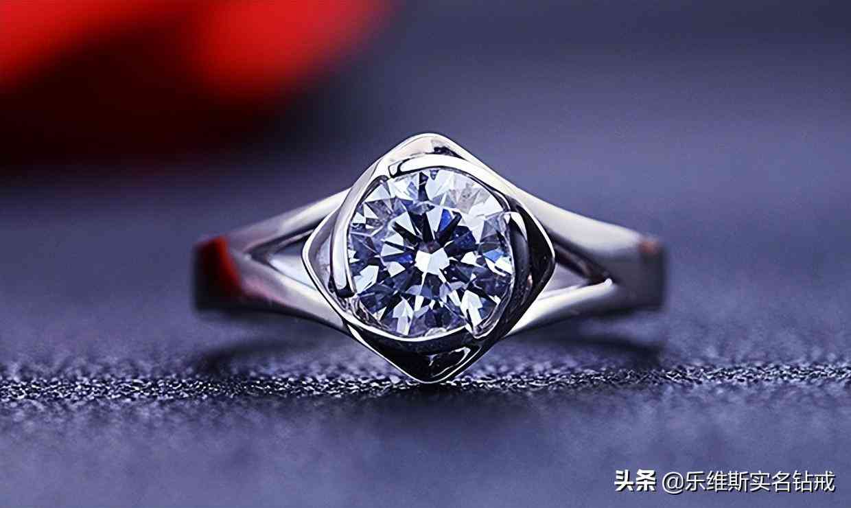 订婚戒指买什么好(订婚戒指买什么好看)插图2