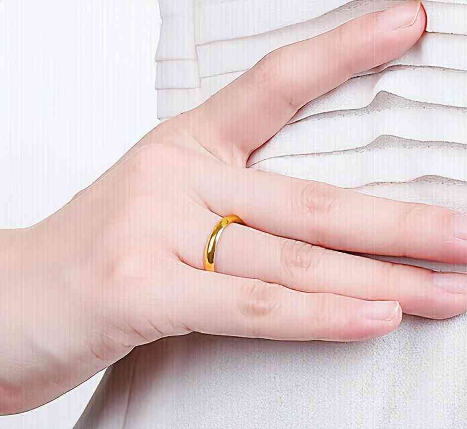 黄金对戒一般在多少钱(黄金对戒大概多少钱)插图1 黄金对戒一般在多少钱(黄金对戒大概多少钱)插图1