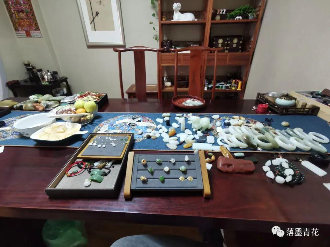 和田玉挂件价格一般多少(和田玉挂件价格一般多少钱一克)插图6 和田玉挂件价格一般多少(和田玉挂件价格一般多少钱一克)插图6