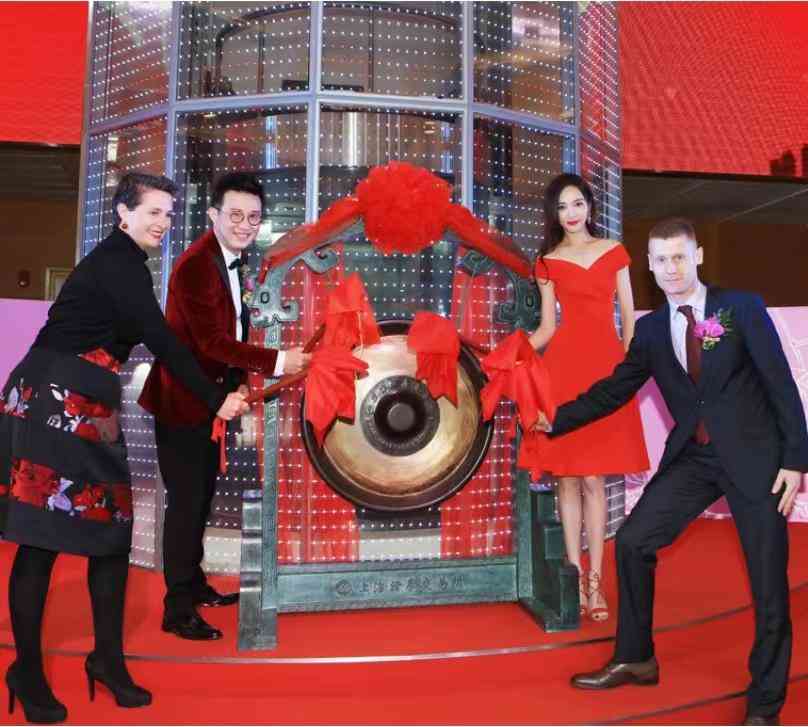 通灵珠宝和莱绅通灵(通灵珠宝和莱绅通灵耳钉图片)