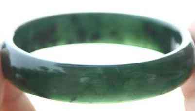 蓝田玉手镯一般多少钱白色(蓝田玉手镯一般多少钱白色好看)插图2