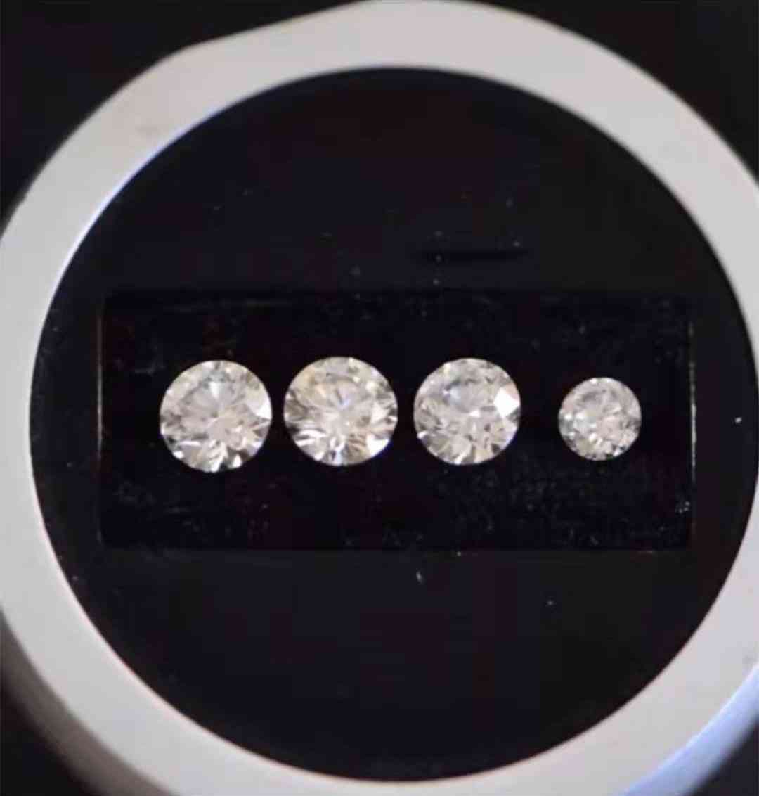 钻石有荧光和无荧光的区别(钻石有荧光和无荧光的区别钻石的荧光是什么意思...)插图2