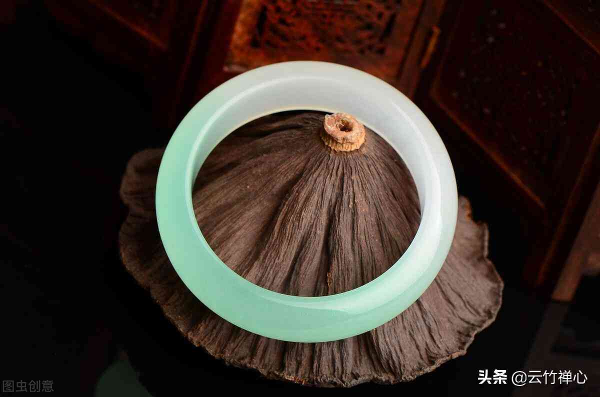 翡翠镯子怎么保养(翡翠镯子怎么保养更透亮)