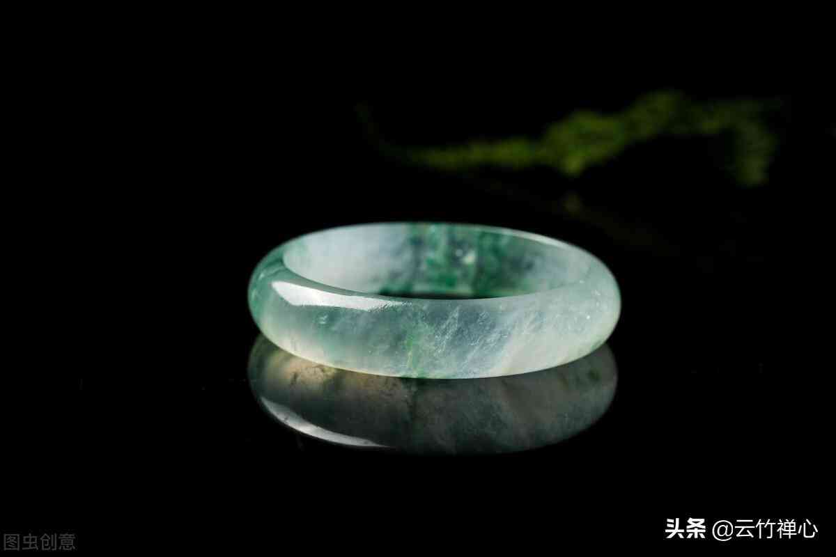 翡翠镯子怎么保养(翡翠镯子怎么保养更透亮)插图1
