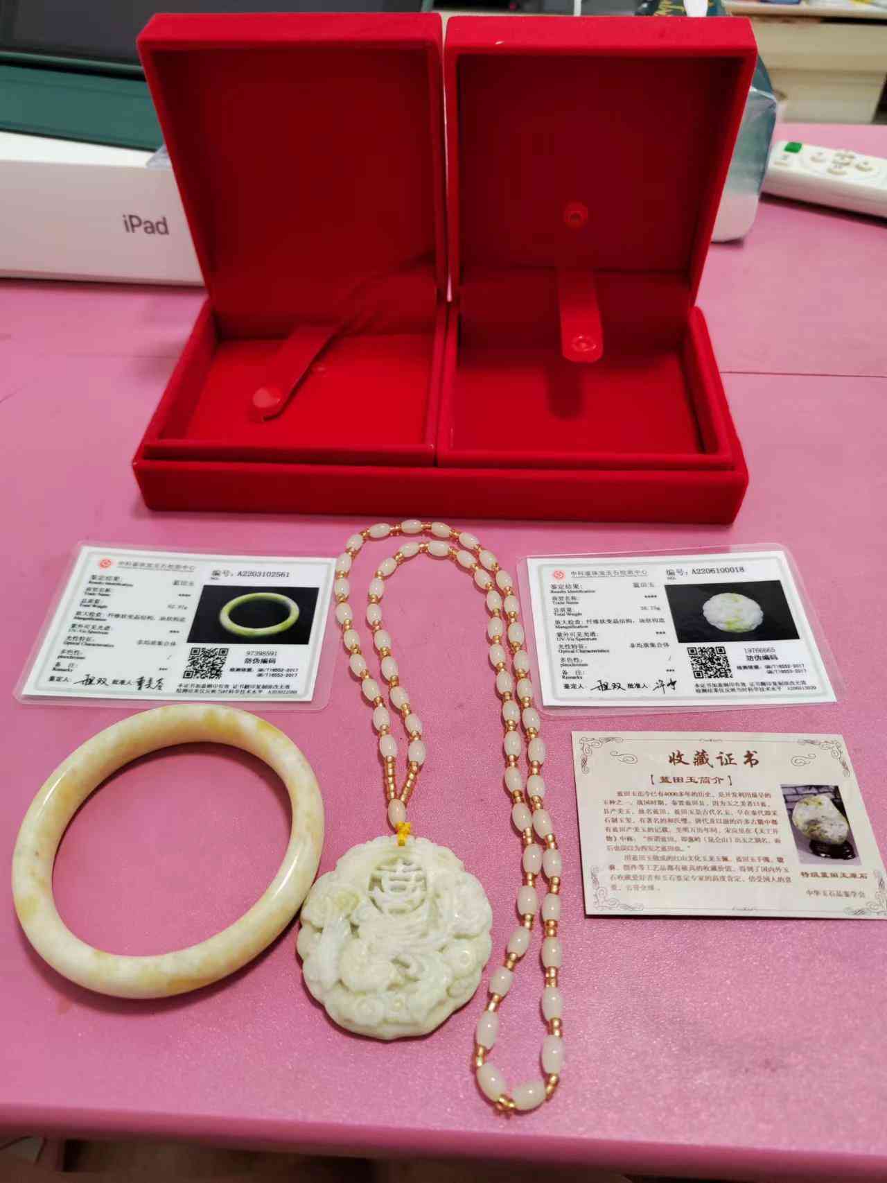 蓝田玉手镯(蓝田玉手镯缠丝玉)插图2 蓝田玉手镯(蓝田玉手镯缠丝玉)插图2