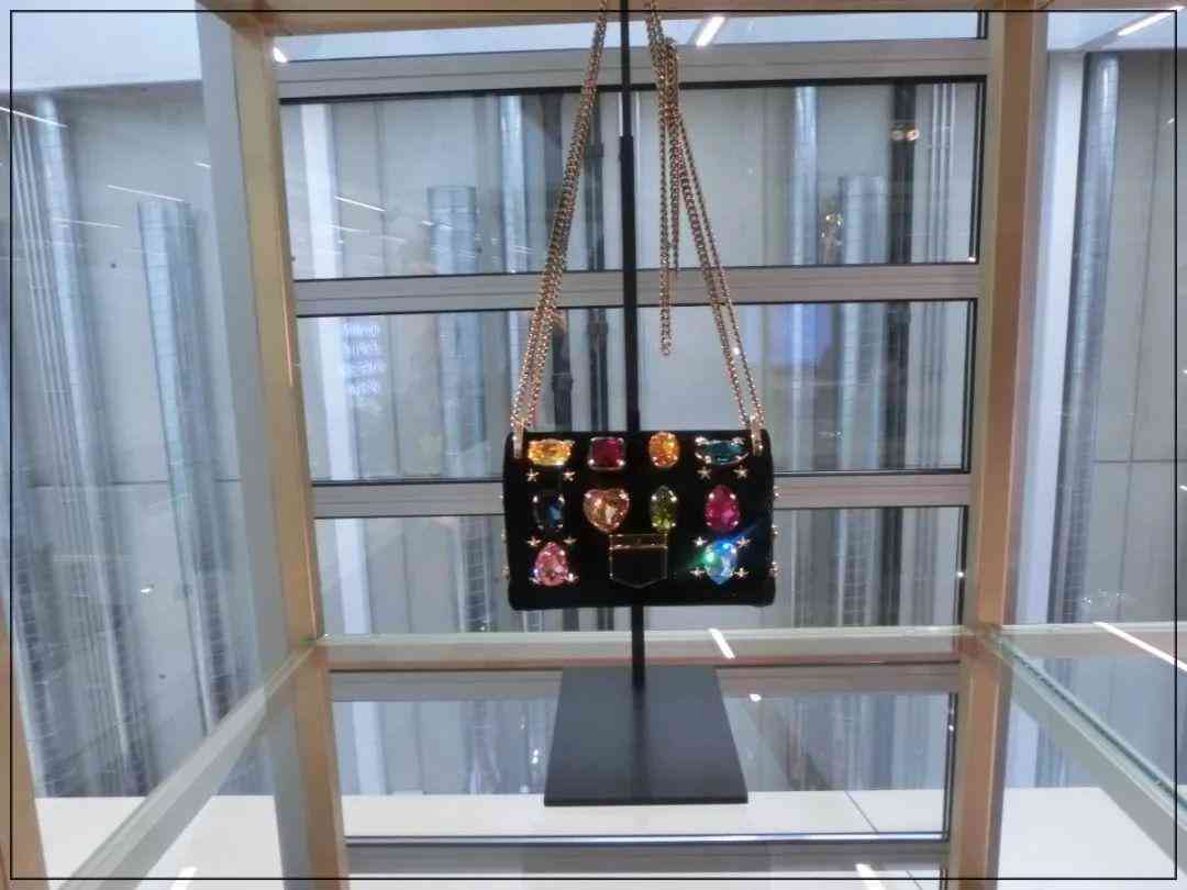 施华洛世奇元素水晶是什么意思(施华洛世奇元素项链什么意思)插图26 施华洛世奇元素水晶是什么意思(施华洛世奇元素项链什么意思)插图26