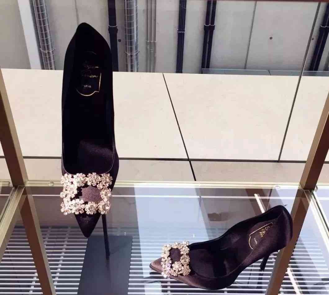 施华洛世奇元素水晶是什么意思(施华洛世奇元素项链什么意思)插图27 施华洛世奇元素水晶是什么意思(施华洛世奇元素项链什么意思)插图27