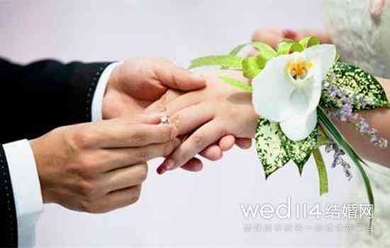 结婚戴戒指(结婚戴戒指的由来)插图2