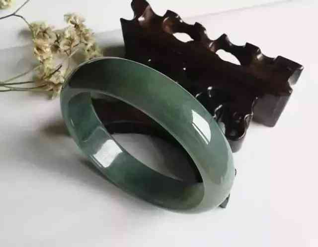 翡翠有哪些品种(翡翠有哪些品种图片)插图12 翡翠有哪些品种(翡翠有哪些品种图片)插图12