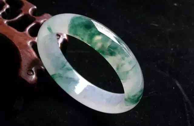 翡翠有哪些品种(翡翠有哪些品种图片)插图16 翡翠有哪些品种(翡翠有哪些品种图片)插图16