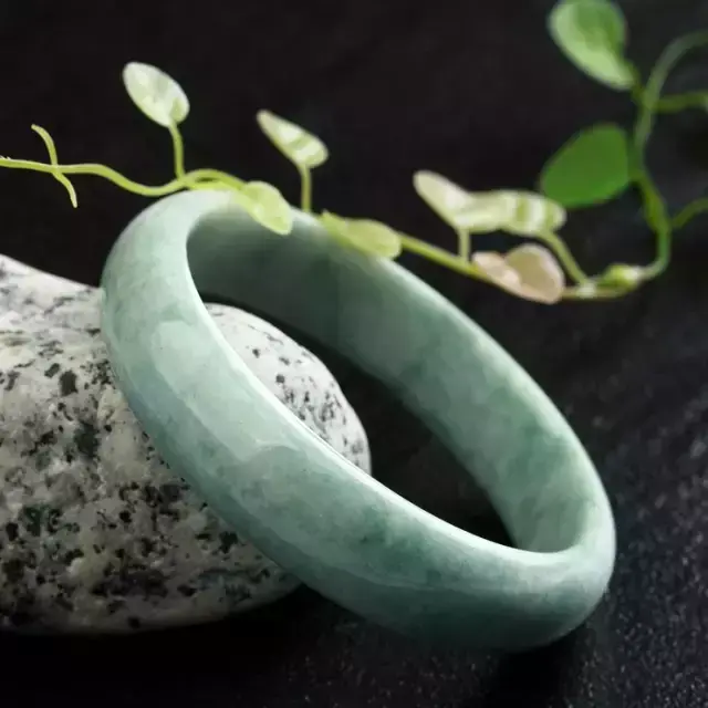 翡翠有哪些品种(翡翠有哪些品种图片)插图19 翡翠有哪些品种(翡翠有哪些品种图片)插图19