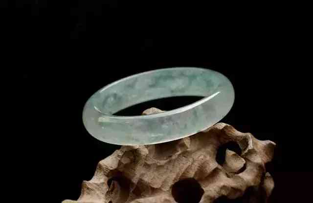 翡翠有哪些品种(翡翠有哪些品种图片)插图21 翡翠有哪些品种(翡翠有哪些品种图片)插图21