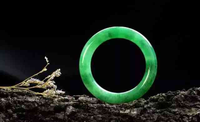 翡翠有哪些品种(翡翠有哪些品种图片)插图28 翡翠有哪些品种(翡翠有哪些品种图片)插图28