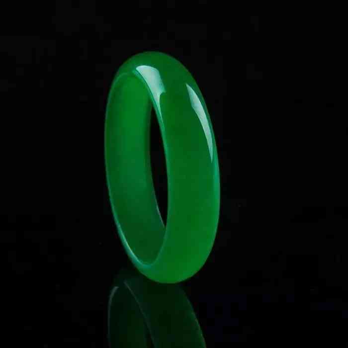 三色翡翠属于什么档次(三彩翡翠属于什么档次)插图9 三色翡翠属于什么档次(三彩翡翠属于什么档次)插图9