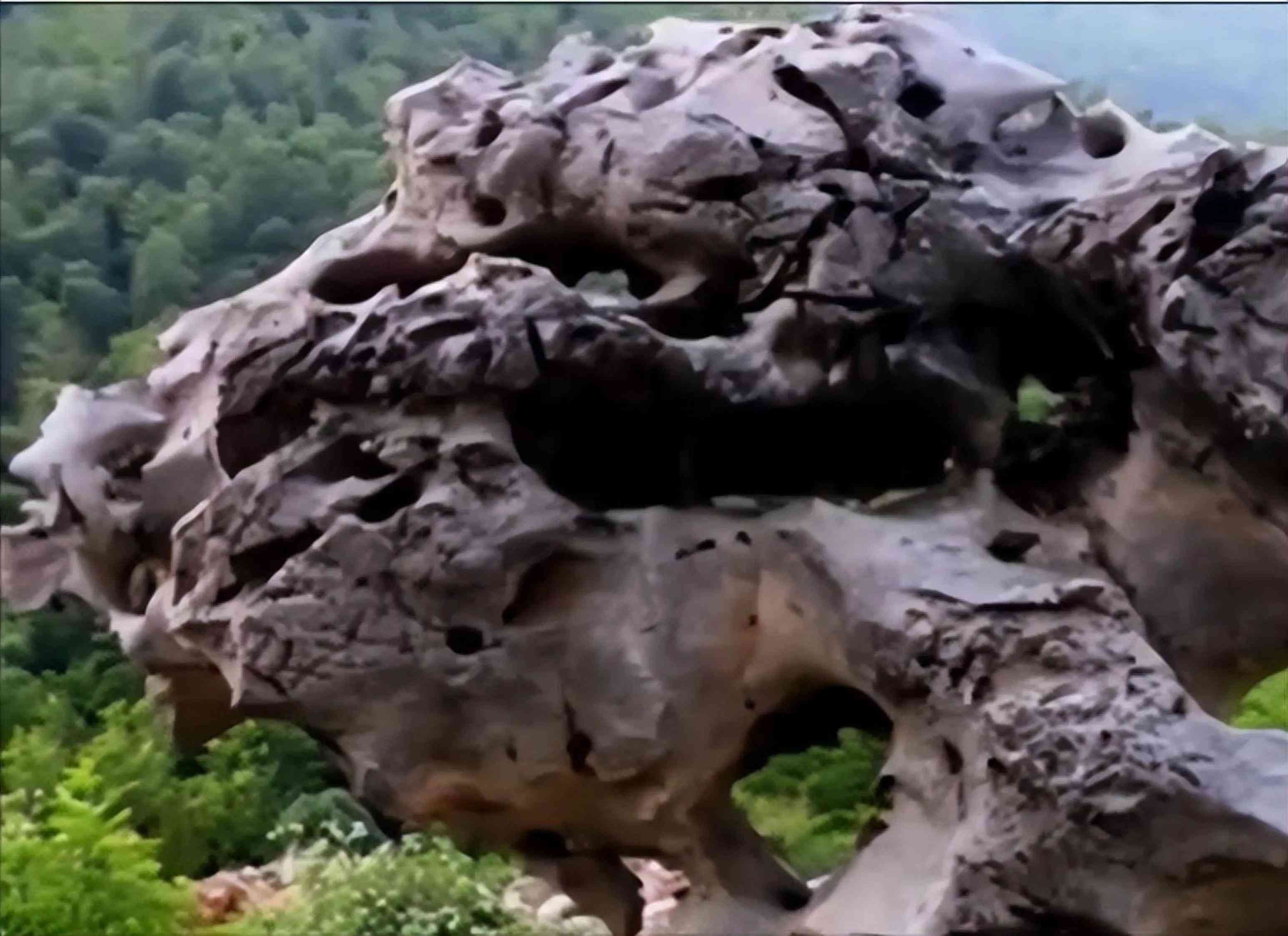 黑陨石价格多少钱一克(黑陨石价格能值多少钱一克)插图1