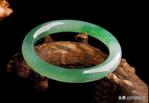 翡翠手镯种类(翡翠手镯种类和图解)